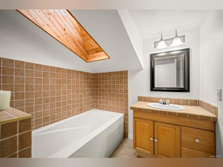2612 Dunsmuir Avenue, Cumberland, BC, V0R 1S0 - 34