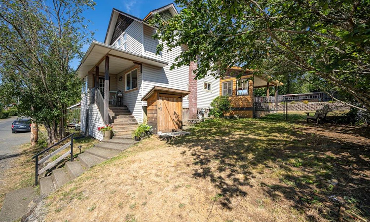 2612 Dunsmuir Avenue