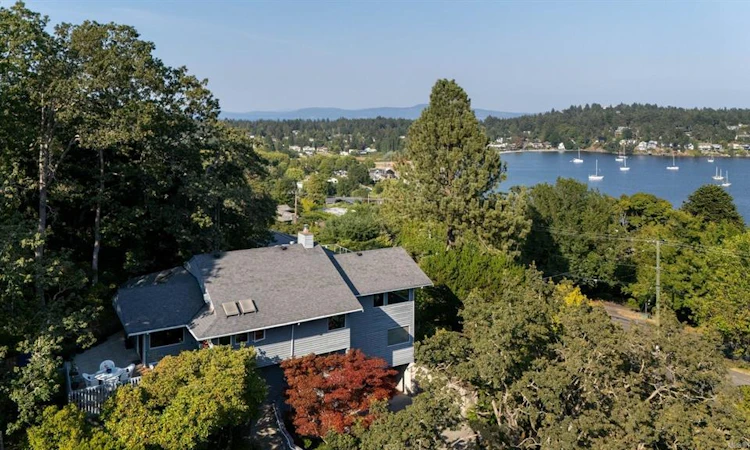 3656 Cadboro Bay Road