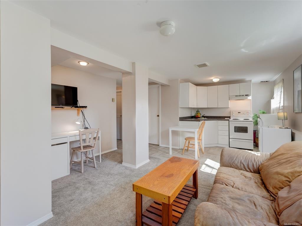 3615 Doncaster Drive, Saanich, BC, V8P 3W5 - 15