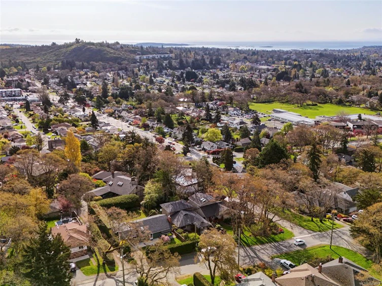 3615 Doncaster Drive, Saanich, BC, V8P 3W5 - 33