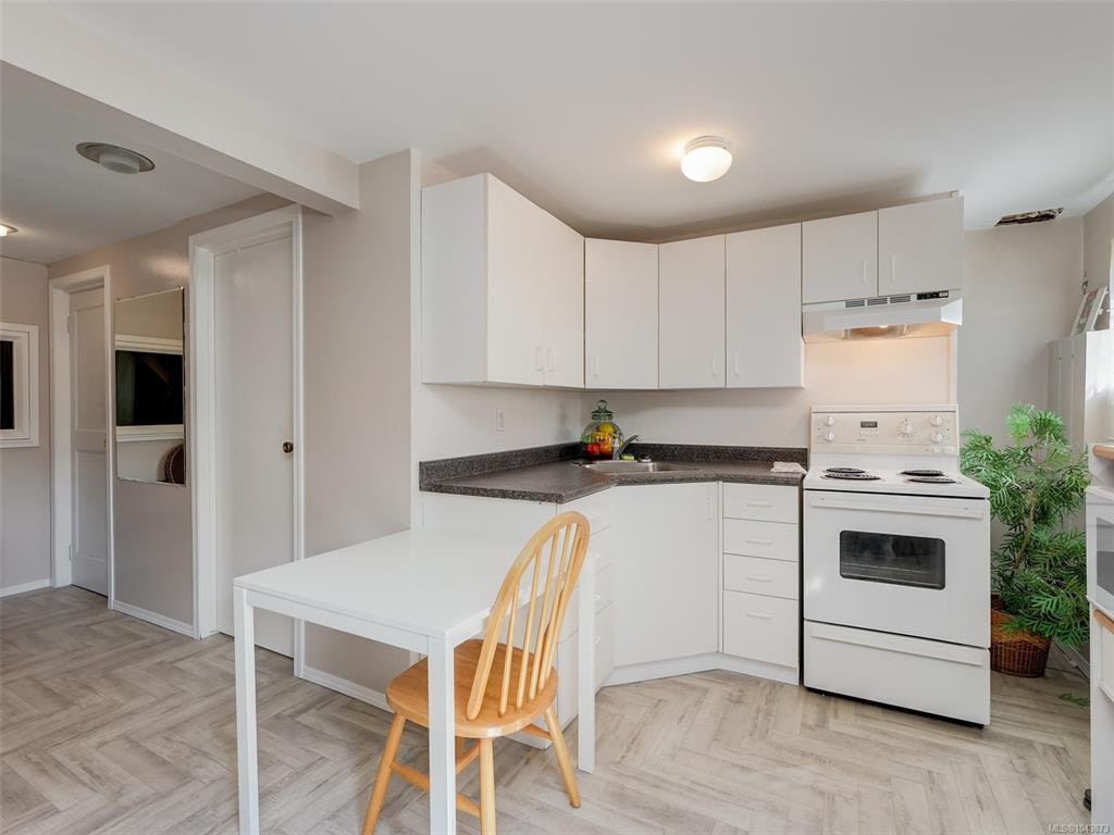 3615 Doncaster Drive, Saanich, BC, V8P 3W5 - 16