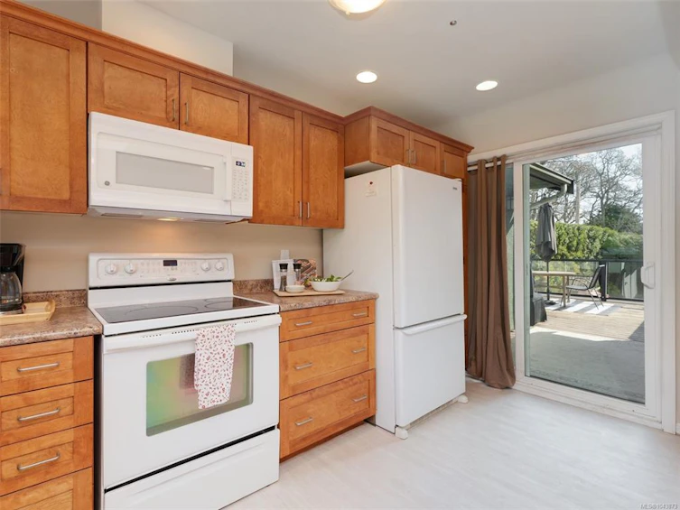 3615 Doncaster Drive, Saanich, BC, V8P 3W5 - 7