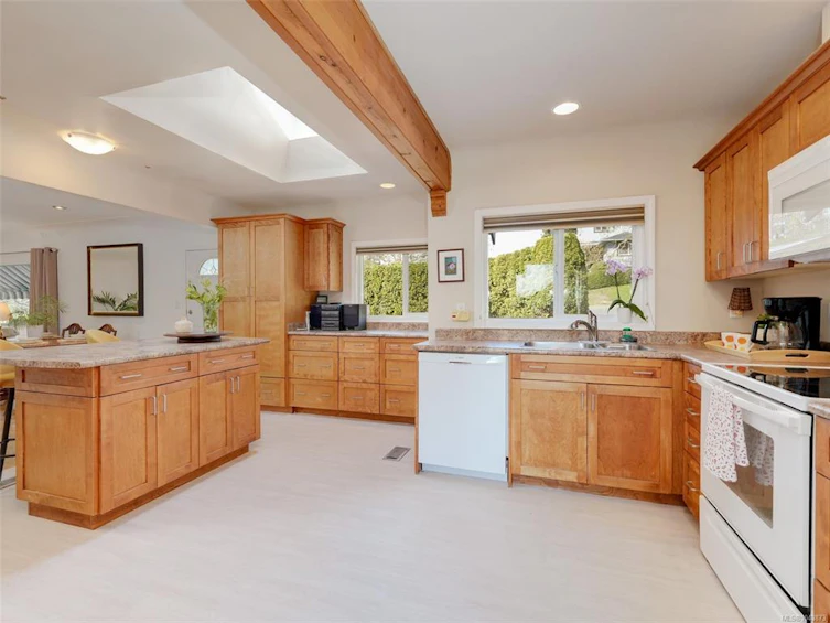 3615 Doncaster Drive, Saanich, BC, V8P 3W5 - 8