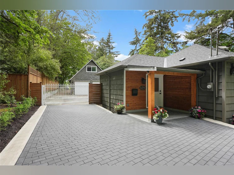 5470 Alderley Road, Saanich, BC, V8Y 1X8 - 6