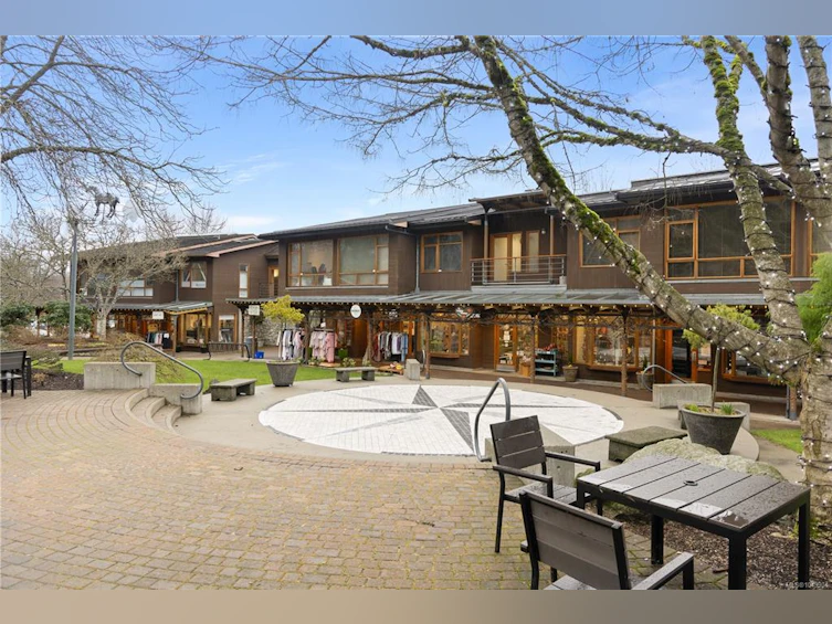 5470 Alderley Road, Saanich, BC, V8Y 1X8 - 70