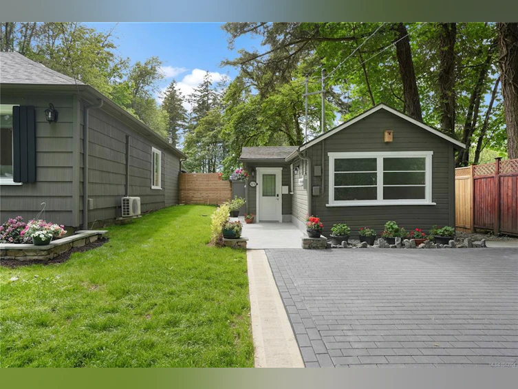 5470 Alderley Road, Saanich, BC, V8Y 1X8 - 4