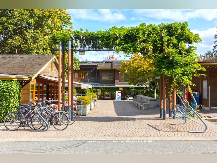 5470 Alderley Road, Saanich, BC, V8Y 1X8 - 68