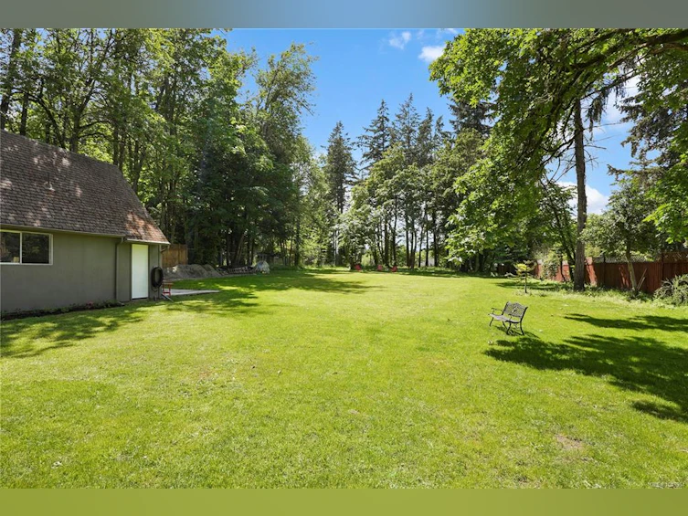 5470 Alderley Road, Saanich, BC, V8Y 1X8 - 54
