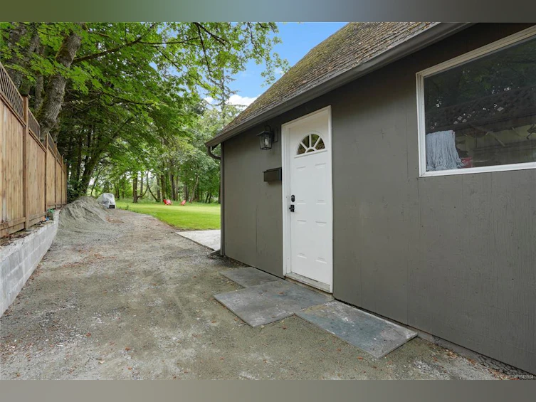 5470 Alderley Road, Saanich, BC, V8Y 1X8 - 37