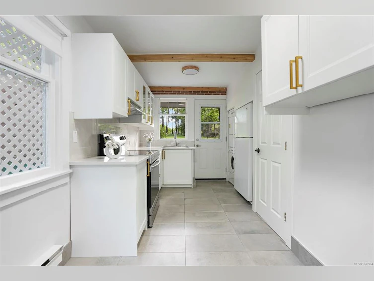 5470 Alderley Road, Saanich, BC, V8Y 1X8 - 48