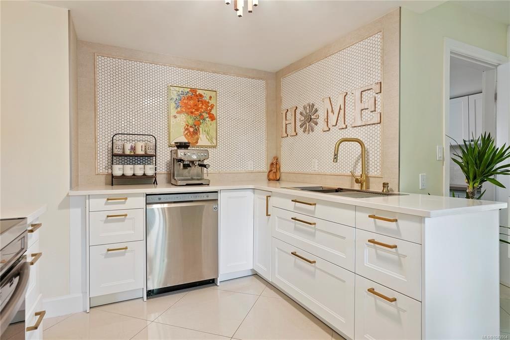 5470 Alderley Road, Saanich, BC, V8Y 1X8 - 9