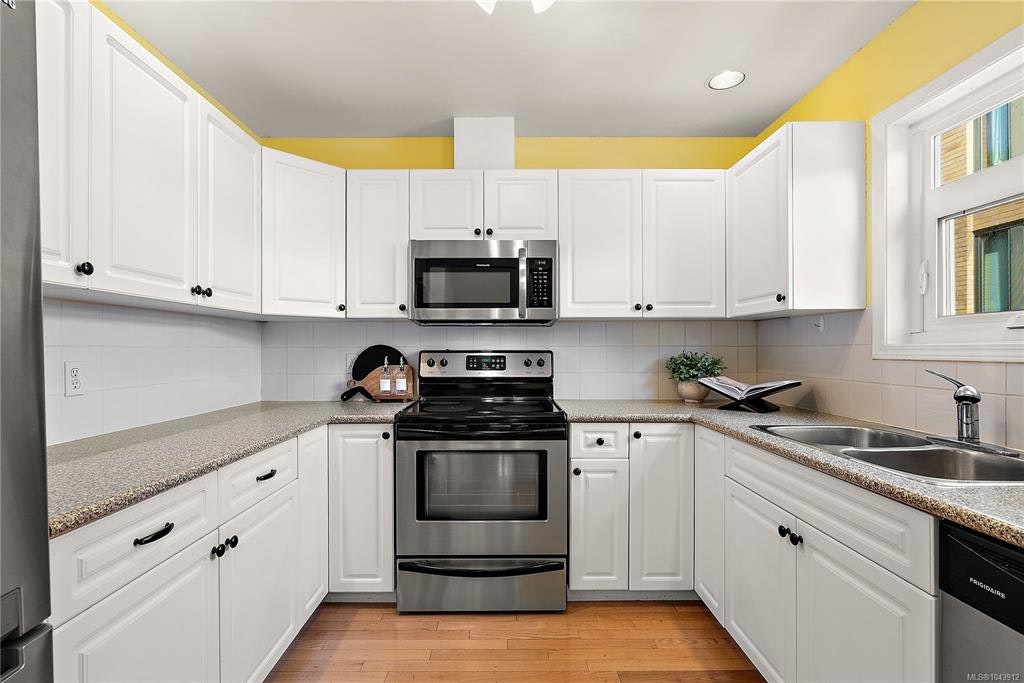 4-108 Dallas Road, Victoria, BC, V8V 1A3 - 11