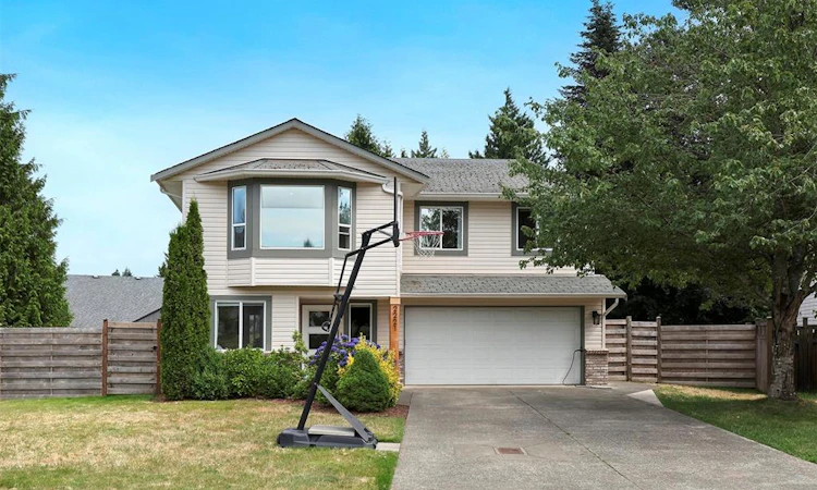 2221 Heron Crescent
