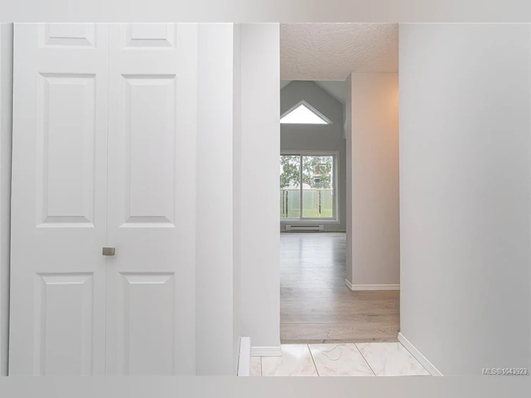 403-2710 Grosvenor Road, Victoria, BC, V8T 3M9 - 9
