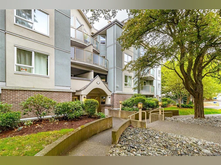 403-2710 Grosvenor Road, Victoria, BC, V8T 3M9