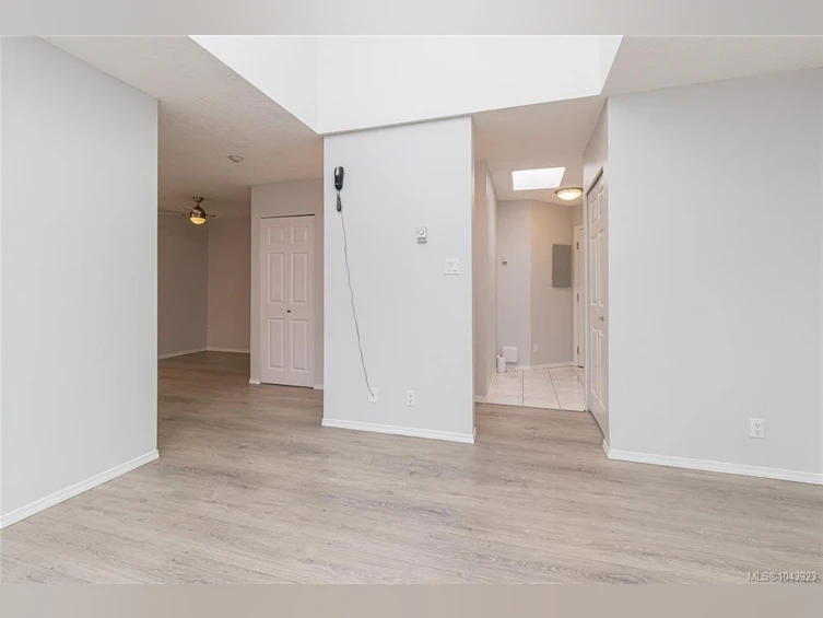 403-2710 Grosvenor Road, Victoria, BC, V8T 3M9 - 6