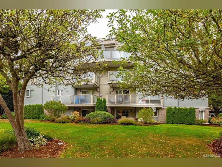 403-2710 Grosvenor Road, Victoria, BC, V8T 3M9 - 4