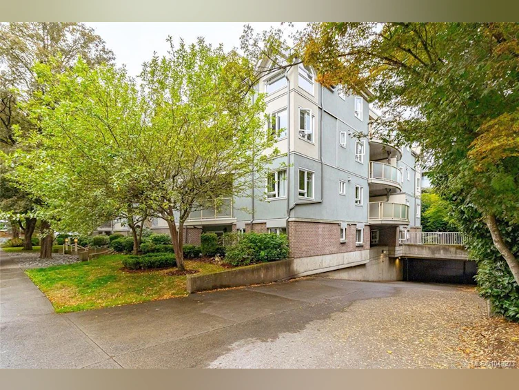 403-2710 Grosvenor Road, Victoria, BC, V8T 3M9 - 3