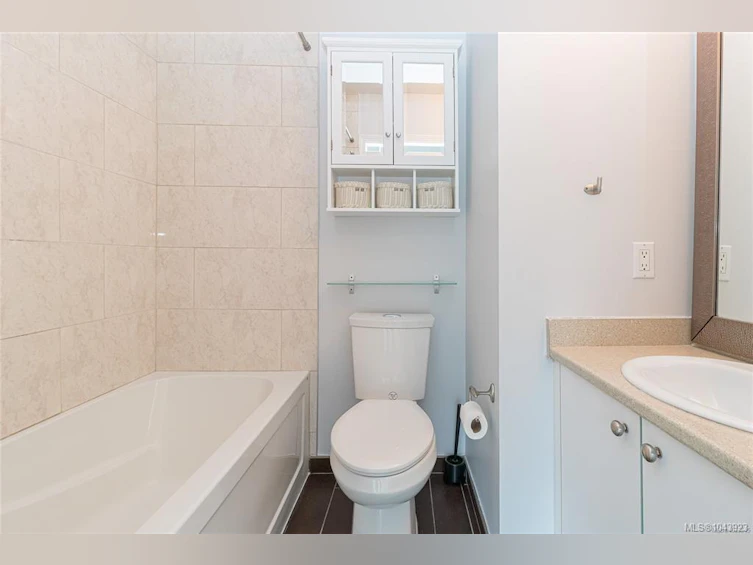 403-2710 Grosvenor Road, Victoria, BC, V8T 3M9 - 30