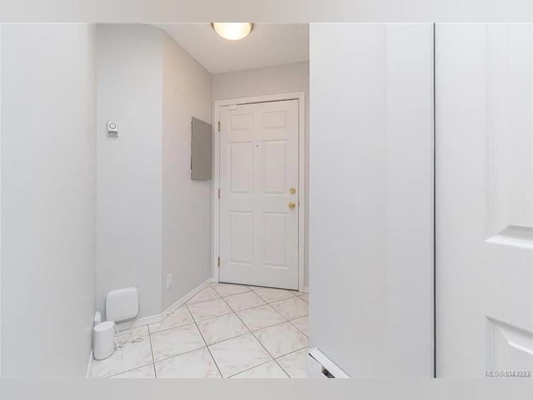 403-2710 Grosvenor Road, Victoria, BC, V8T 3M9 - 8