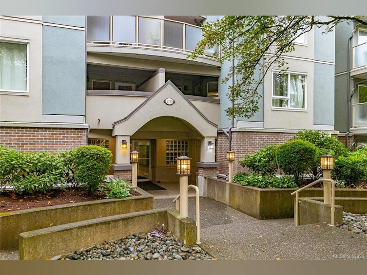 403-2710 Grosvenor Road, Victoria, BC, V8T 3M9 - 2