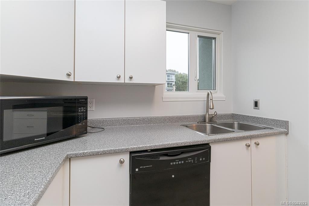 403-2710 Grosvenor Road, Victoria, BC, V8T 3M9 - 17