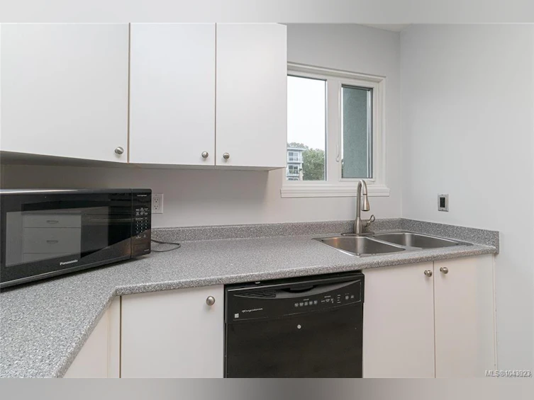 403-2710 Grosvenor Road, Victoria, BC, V8T 3M9 - 17