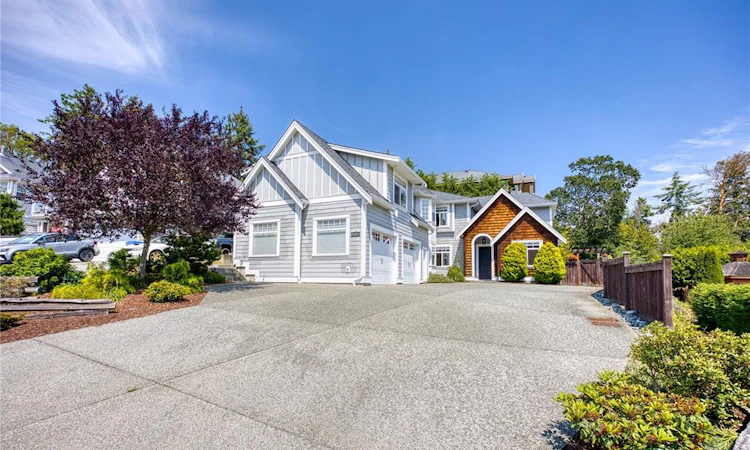 4826 Vista View Crescent
