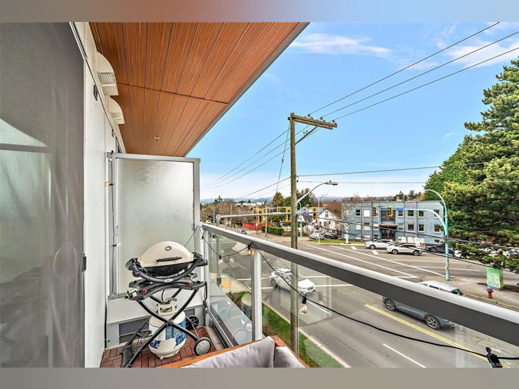 306-1301 Hillside Avenue, Victoria, BC, V8T 0E3 - 18