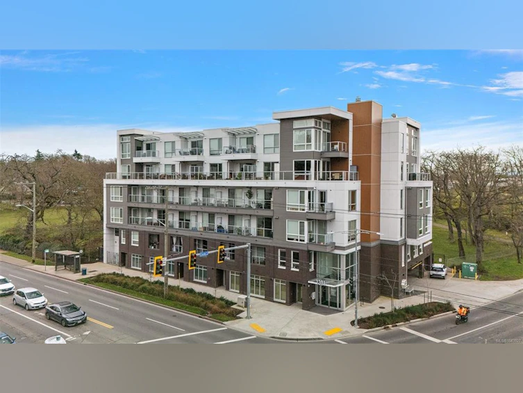 306-1301 Hillside Avenue, Victoria, BC, V8T 0E3 - 4