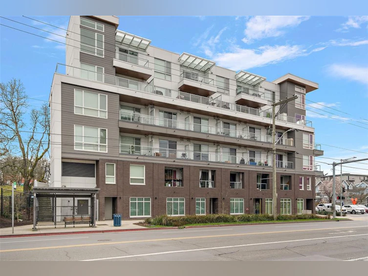 306-1301 Hillside Avenue, Victoria, BC, V8T 0E3 - 24