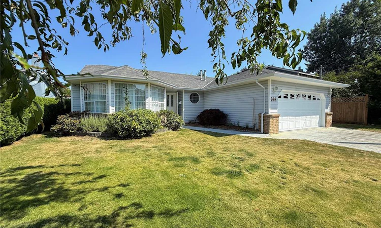 688 Albatross Crescent