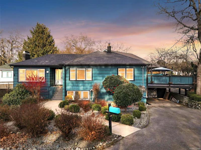 3771 Winston Crescent - 2