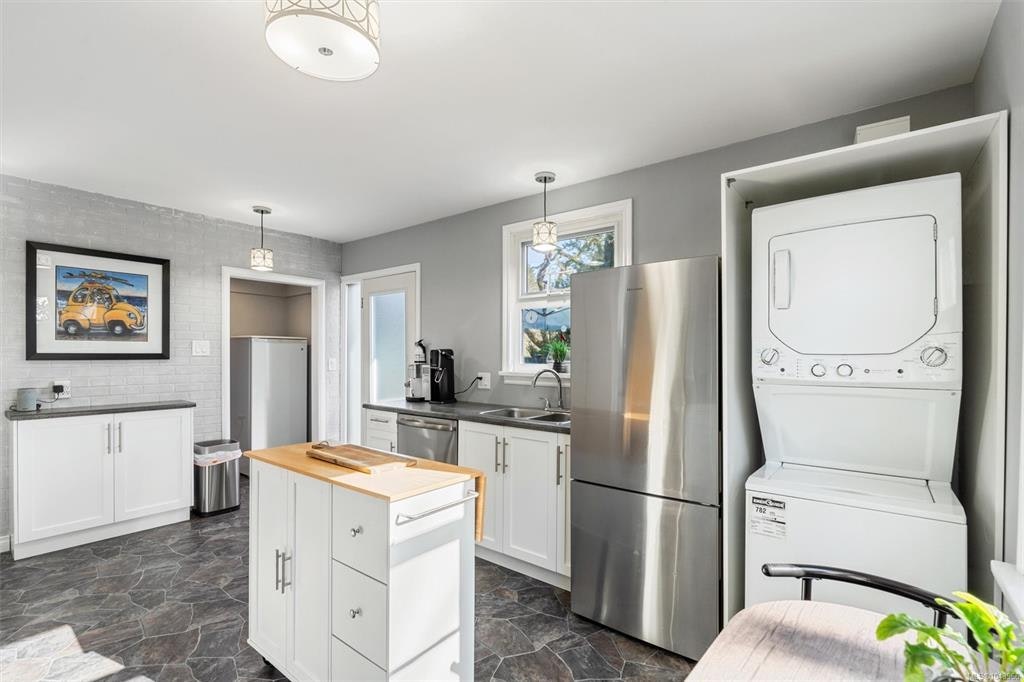 3771 Winston Crescent, Saanich, BC, V8X 1S2 - 12