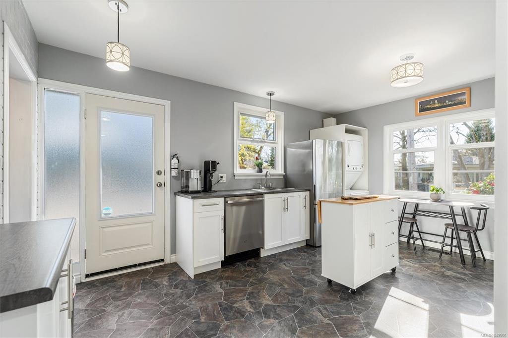 3771 Winston Crescent, Saanich, BC, V8X 1S2 - 9