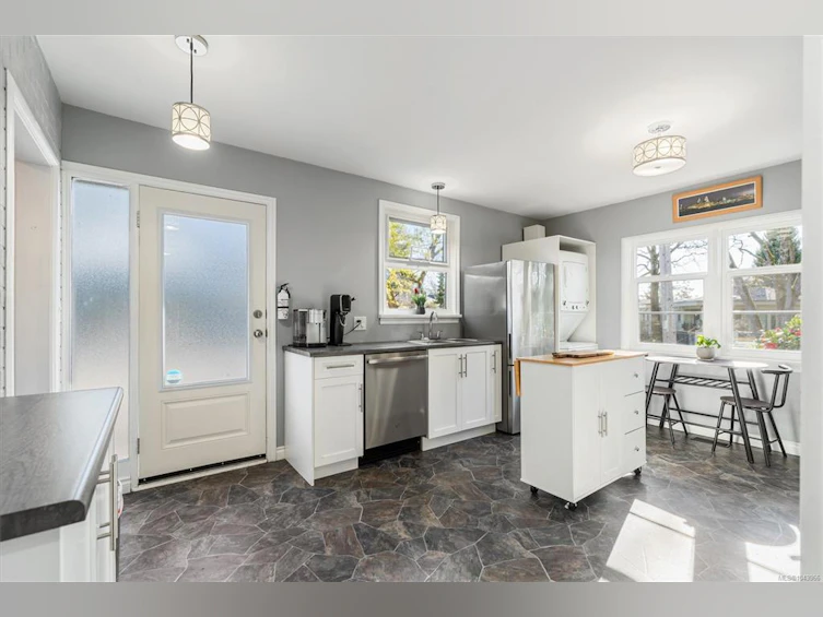 3771 Winston Crescent, Saanich, BC, V8X 1S2 - 9