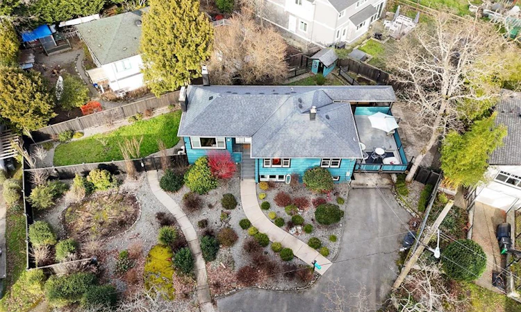 3771 Winston Crescent