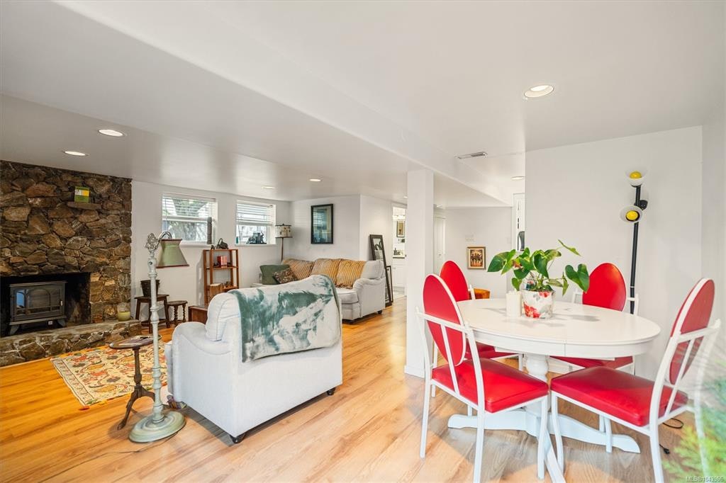 3771 Winston Crescent, Saanich, BC, V8X 1S2 - 25