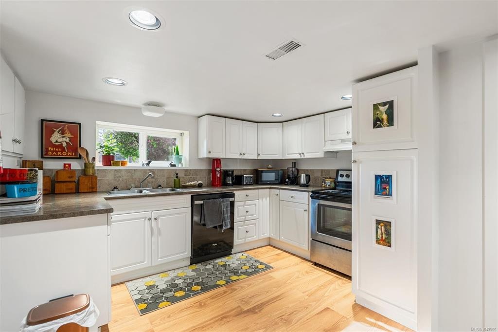 3771 Winston Crescent, Saanich, BC, V8X 1S2 - 22