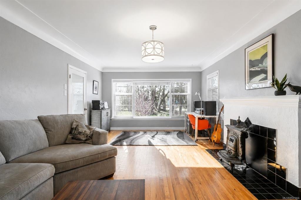 3771 Winston Crescent, Saanich, BC, V8X 1S2 - 6