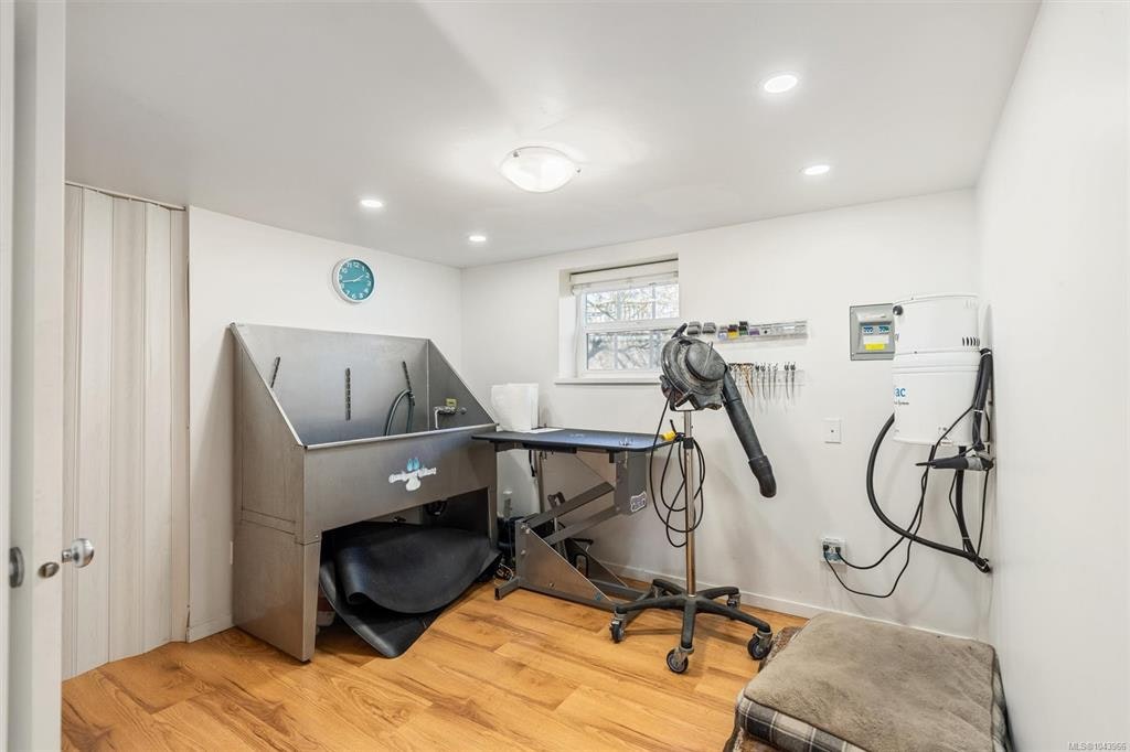 3771 Winston Crescent, Saanich, BC, V8X 1S2 - 33