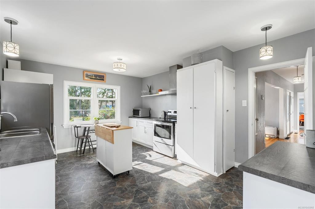 3771 Winston Crescent, Saanich, BC, V8X 1S2 - 10