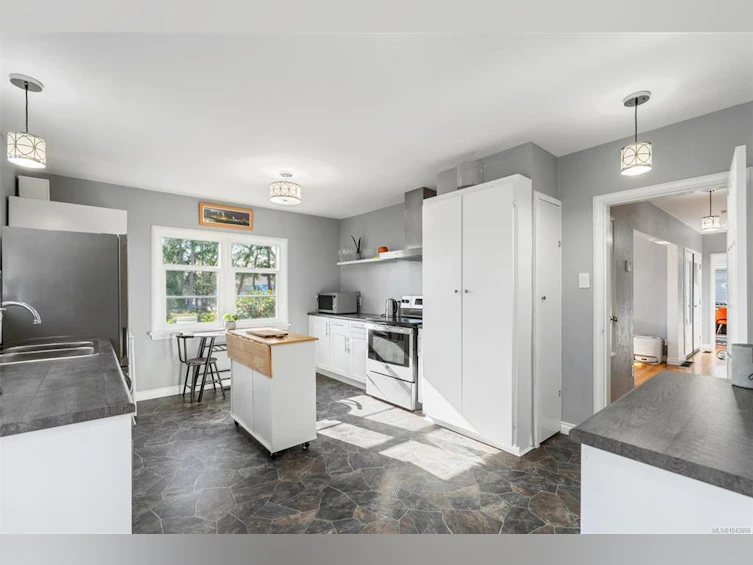 3771 Winston Crescent, Saanich, BC, V8X 1S2 - 10