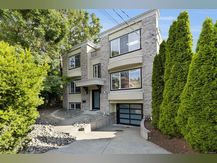 611 Niagara Street, Victoria, BC, V8V 1J1