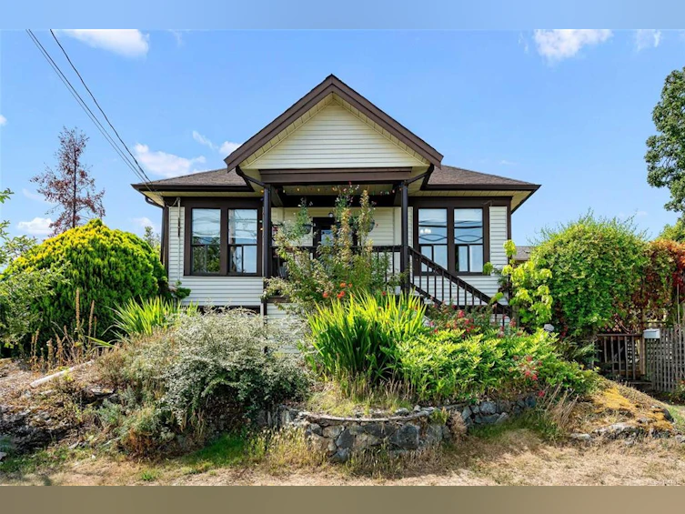 1439 Haultain Street, Victoria, BC, V8R 2J8