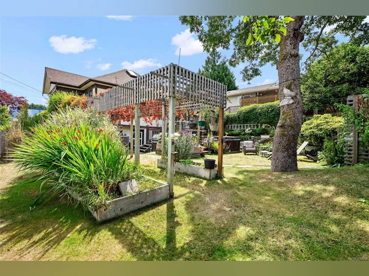 1439 Haultain Street, Victoria, BC, V8R 2J8 - 36