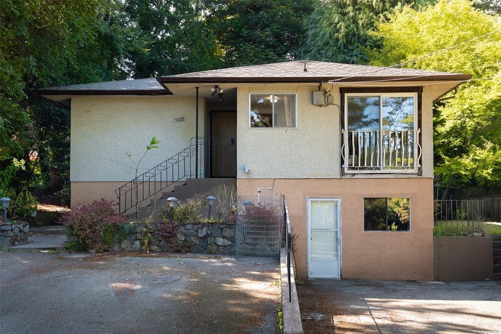 1900 Leyns Road, Saanich, BC, V8N 2Z8