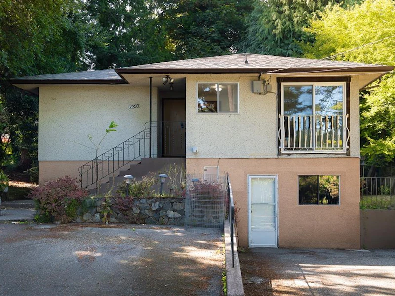 1900 Leyns Road, Saanich BC V8N 2Z8