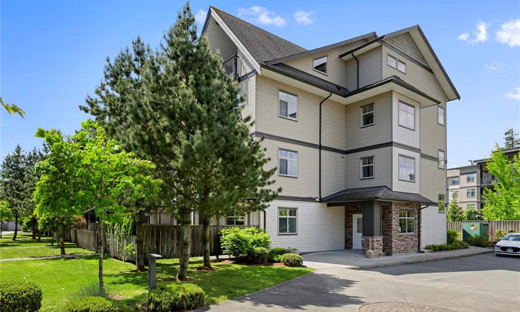 204-2117 Meredith Road
